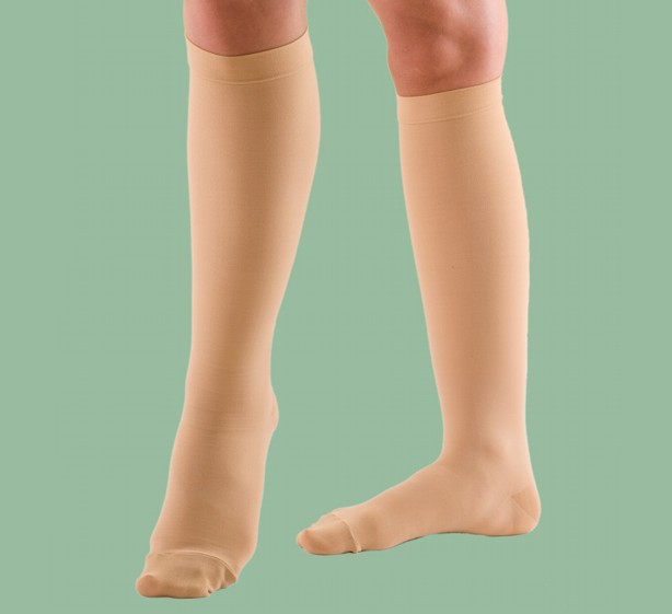Elastofit I. kompressziós térdharisnya elölnézetből bézs színben